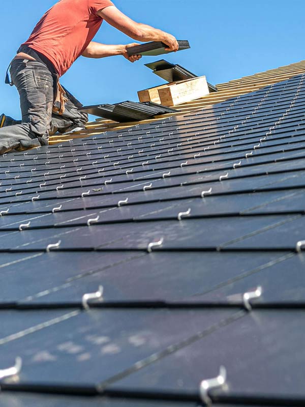 TYPRORÉNOV : artisan couvreur dans le Morbihan et dans toute la Bretagne : recherche de fuite, entretien de toiture : nettoyage, démoussage et peinture hydrofuge toiture, rénovation de toiture, couverture en ardoise et zinguerie, nettoyage, démoussage et ravalement peinture façade, imperméabilisation façade et nettoyage des extérieurs dans toute la Bretagne : Morbihan, Finistère, Côtes-d’Armor, Ille-et-Vilaine