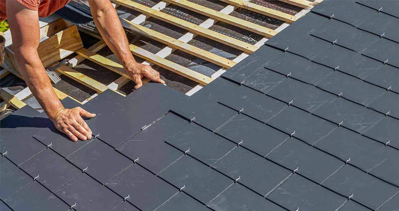 TYPRORÉNOV : artisan couvreur dans le Morbihan et dans toute la Bretagne : recherche de fuite, entretien de toiture : nettoyage, démoussage et peinture hydrofuge toiture, rénovation de toiture, couverture en ardoise et zinguerie, nettoyage, démoussage et ravalement peinture façade, imperméabilisation façade et nettoyage des extérieurs dans toute la Bretagne : Morbihan, Finistère, Côtes-d’Armor, Ille-et-Vilaine