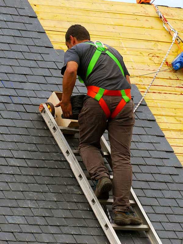 Travaux de toiture -TYPRORÉNOV : artisan couvreur dans le Morbihan et dans toute la Bretagne : Travaux de toiture, couverture en ardoise et faîtage.Urgence fuite . zinguerie  : gouttière, bande de rive, corniche. . Couvreur Morbihan, Finistère, Côtes-d’Armor, Ille-et-Vilaine