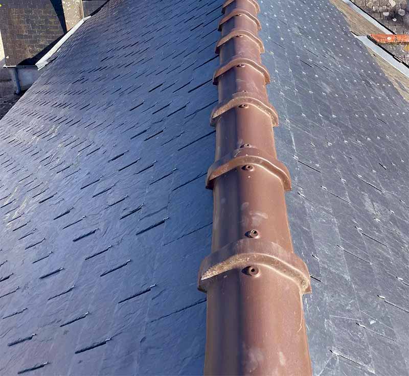 Travaux de toiture -TYPRORÉNOV : artisan couvreur dans le Morbihan et dans toute la Bretagne : Travaux de toiture, couverture en ardoise et faîtage.Urgence fuite . zinguerie  : gouttière, bande de rive, corniche. . Couvreur Morbihan, Finistère, Côtes-d’Armor, Ille-et-Vilaine